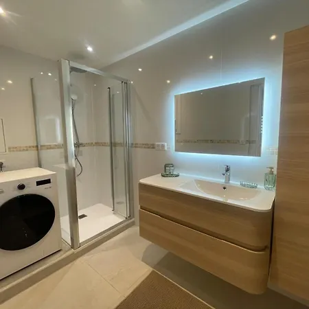 Appartement Spacious Group In Antibes
