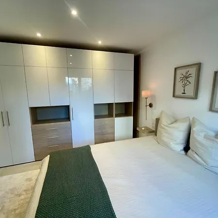 Spacious Group In Appartement