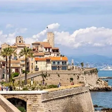 Appartement Spacious Group In Antibes